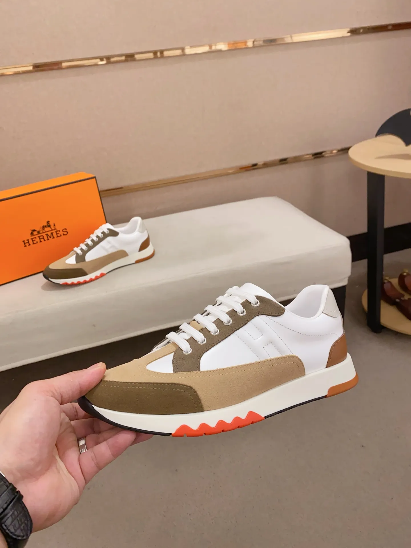 Ex-factory price: 500💰《HERMES》【Classic Original Version】Hermès; Top 🔝 Purchasing Agency 🔍🔍Men's latest 🇺🇸 counters are sold simultaneously, original imported from Italy ▲▲First-layer cowhide ▲▲ (high-end, extravagance and class) times) Exquisite workmanship (Italian 🇮🇹Imported water-dyed 🐂cowhide lining) sole: Original sole provided by the original factory, ⚠️exclusive double-layer activity·TPR·rubber·combined molded outsole; super comfortable·wear-resistant·non-slip·environmental protection The real thing is more beautiful if you take the real thing (high quality, follow the order), you can enter and exit the counter at will * Number of yards: 38·39·40·41·42·43·44# (can be customized 45.)